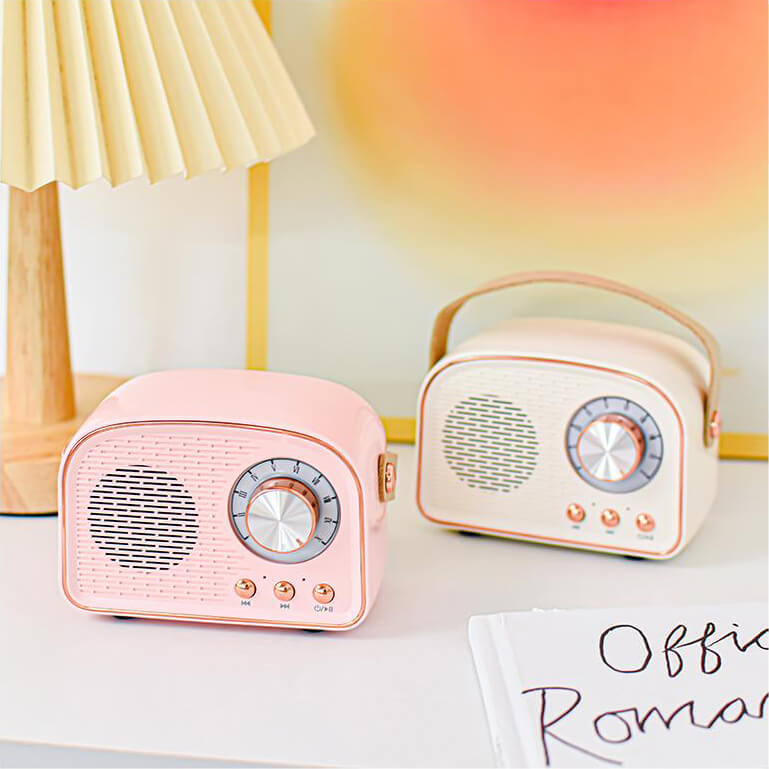 RetroRound Compact Bluetooth Speaker with Vintage Design and Clear Sound 2