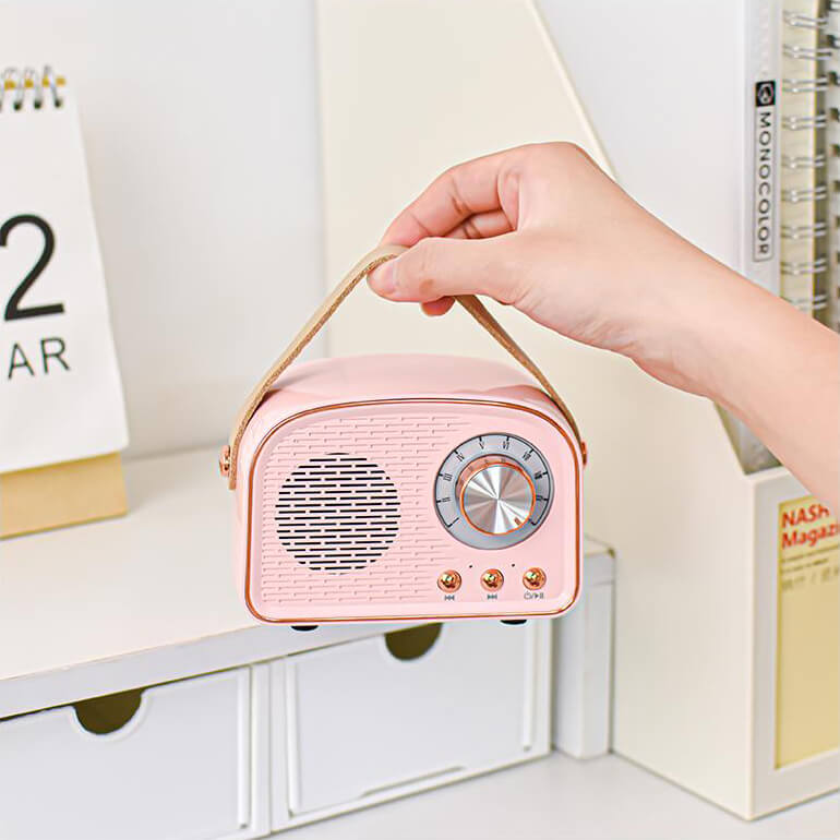 RetroRound Compact Bluetooth Speaker with Vintage Design and Clear Sound 4